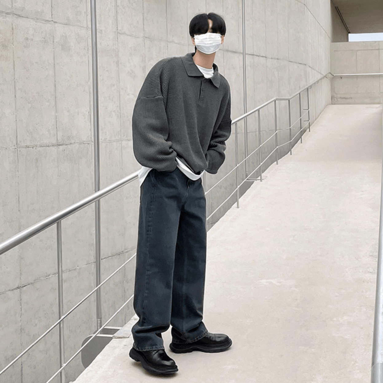 long-sleeved  polo knit shirt