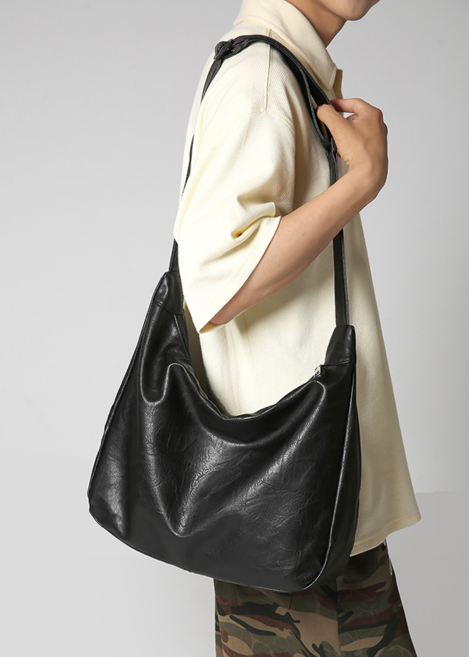 Soft leather large capacity shoulder bag