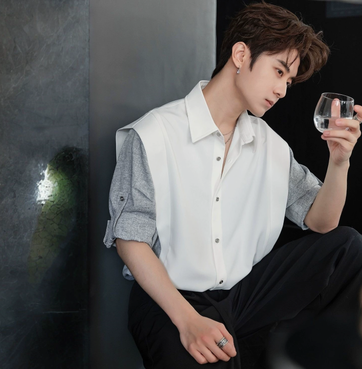 Fake two piece short sleeve shirt