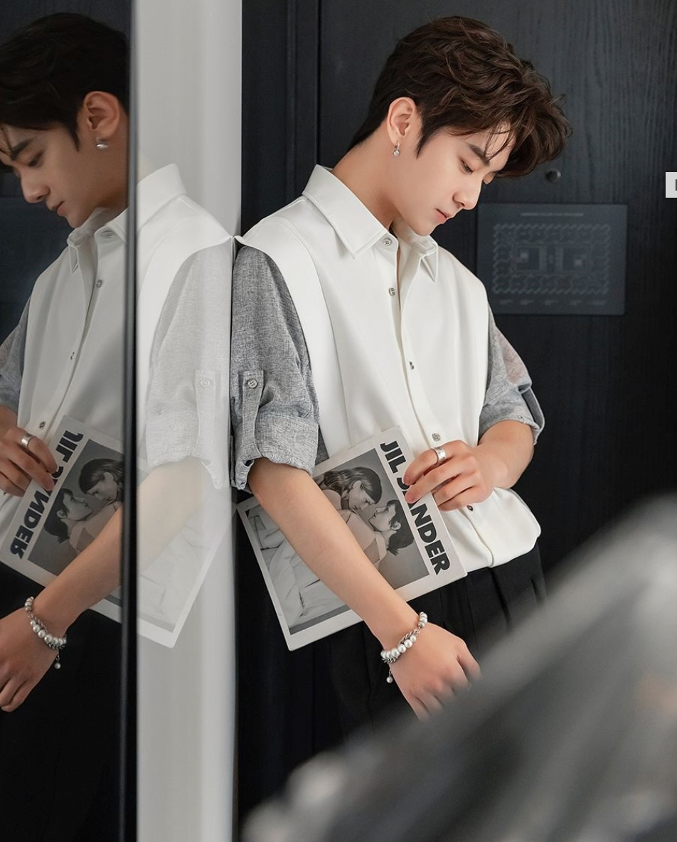 Fake two piece short sleeve shirt
