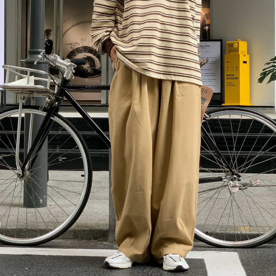 タック入りハイウエストパンツ