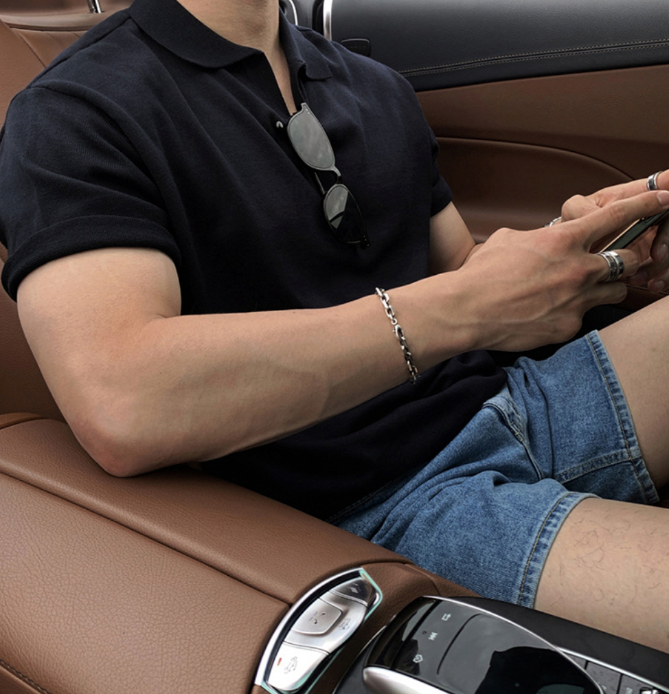 Short -sleeved polo shirt