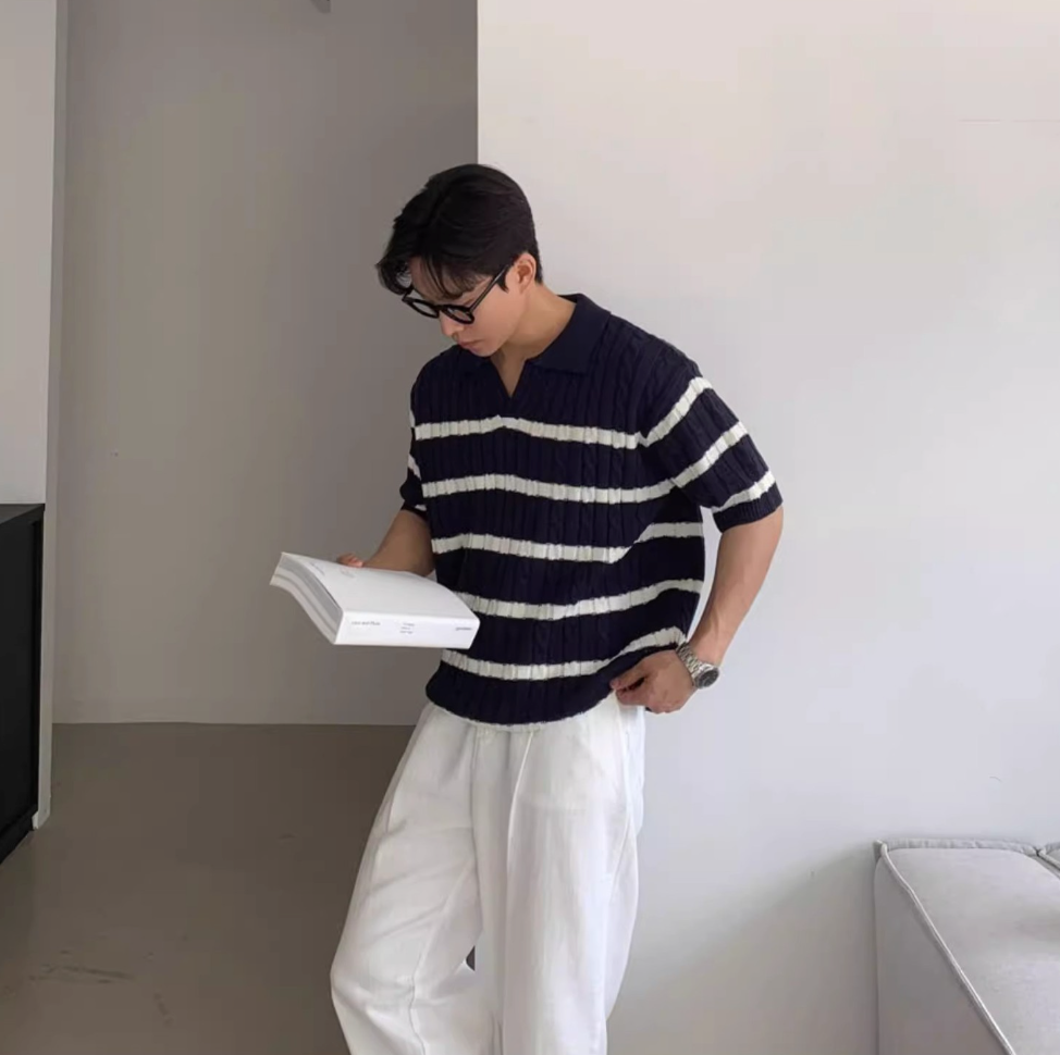 V-neck knit polo shirt