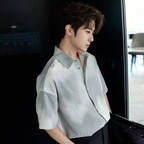 Leaf embossed short sleeve shirt