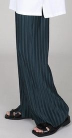 Pleated straight pants