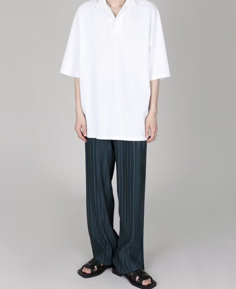 Pleated straight pants