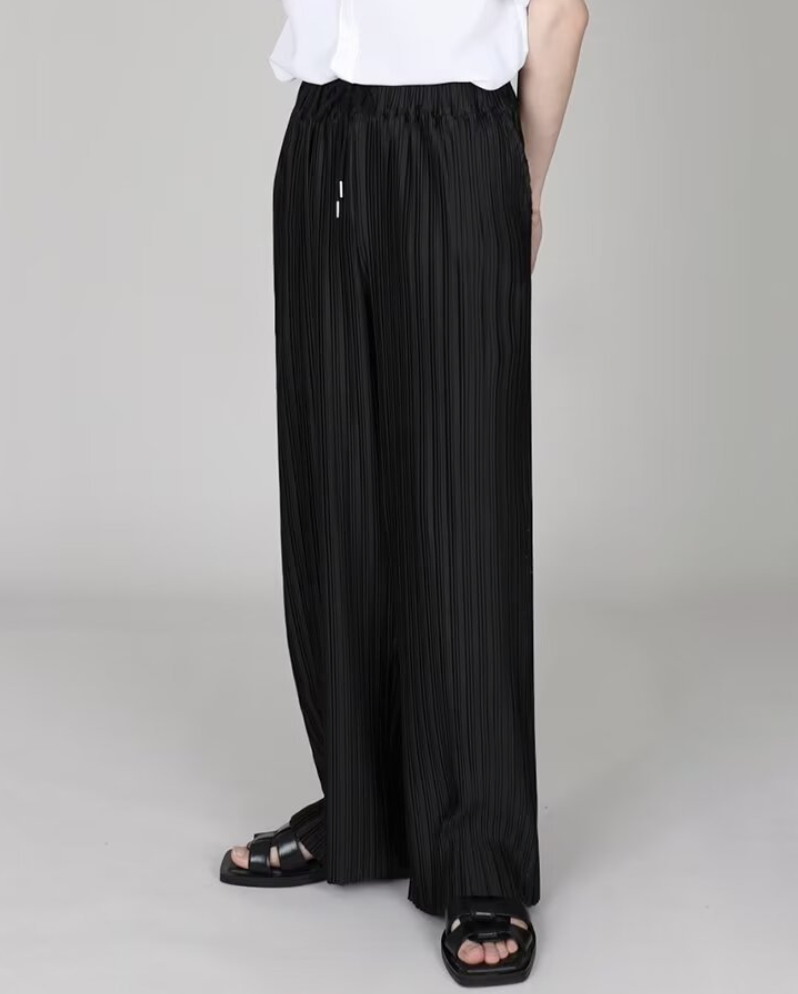 Pleated straight pants