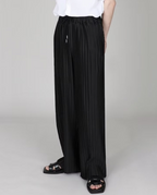 Pleated straight pants