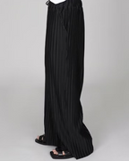 Pleated straight pants
