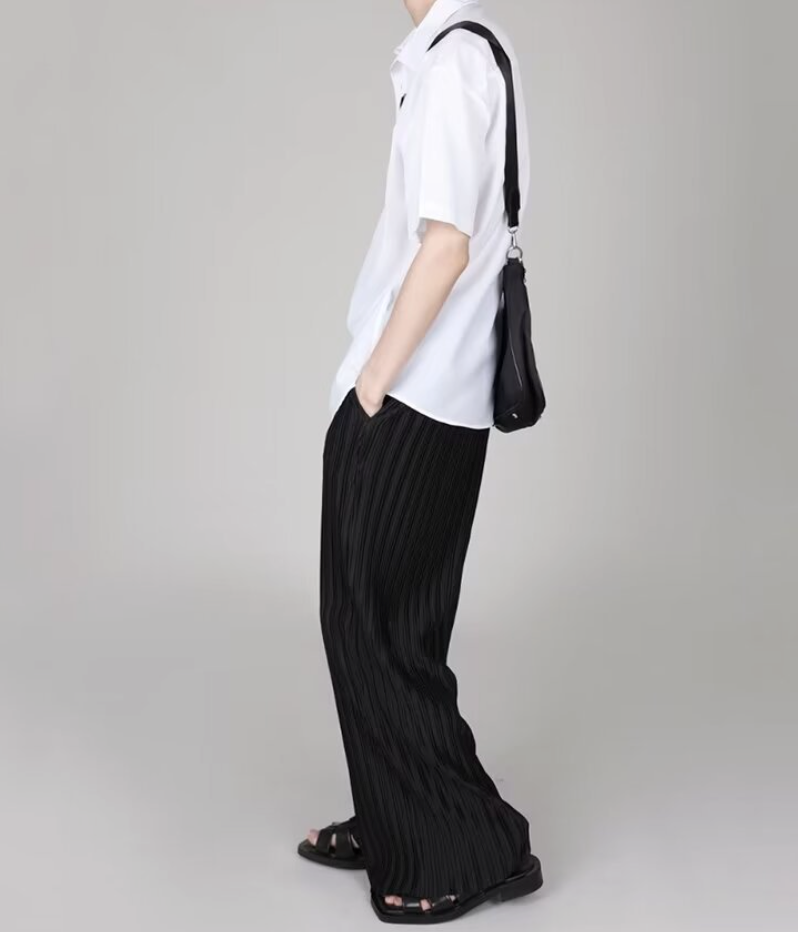 Pleated straight pants