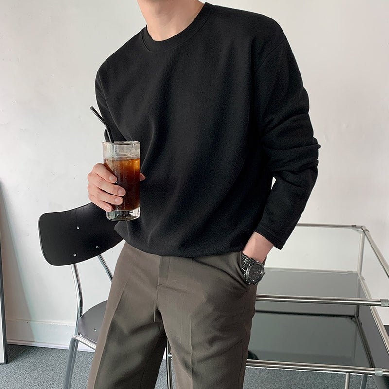 long-sleeved T-shirt