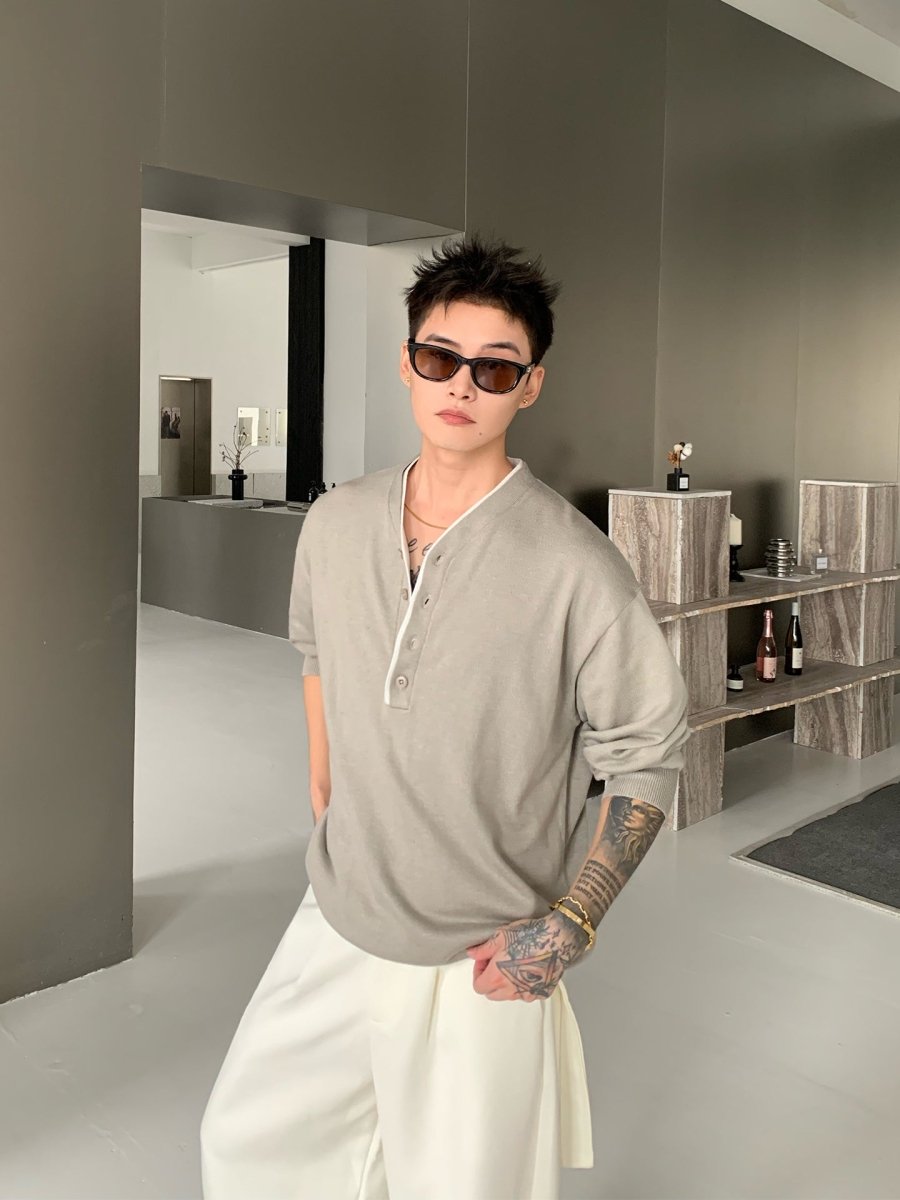 No-collar loose knit T-shirt