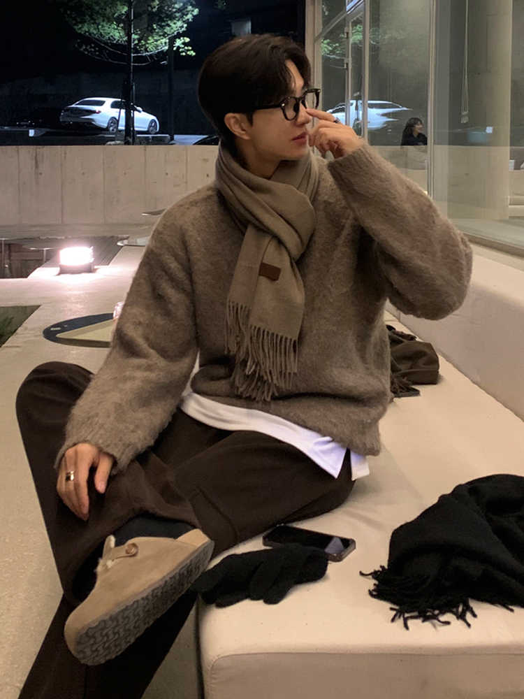 Pullover sweater